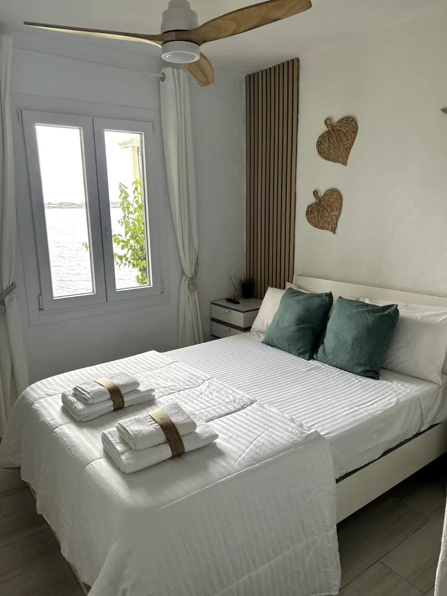 Appartamento Miravent Terraza Y Jardin Frente Al Mar Menorca Fornells  Esterno foto